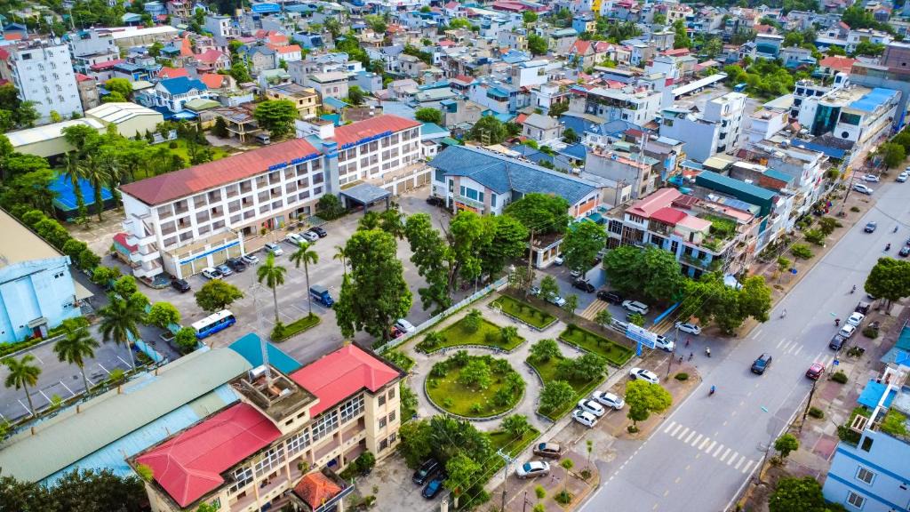 Cam Pha Hotel | Khách sạn Vân Long