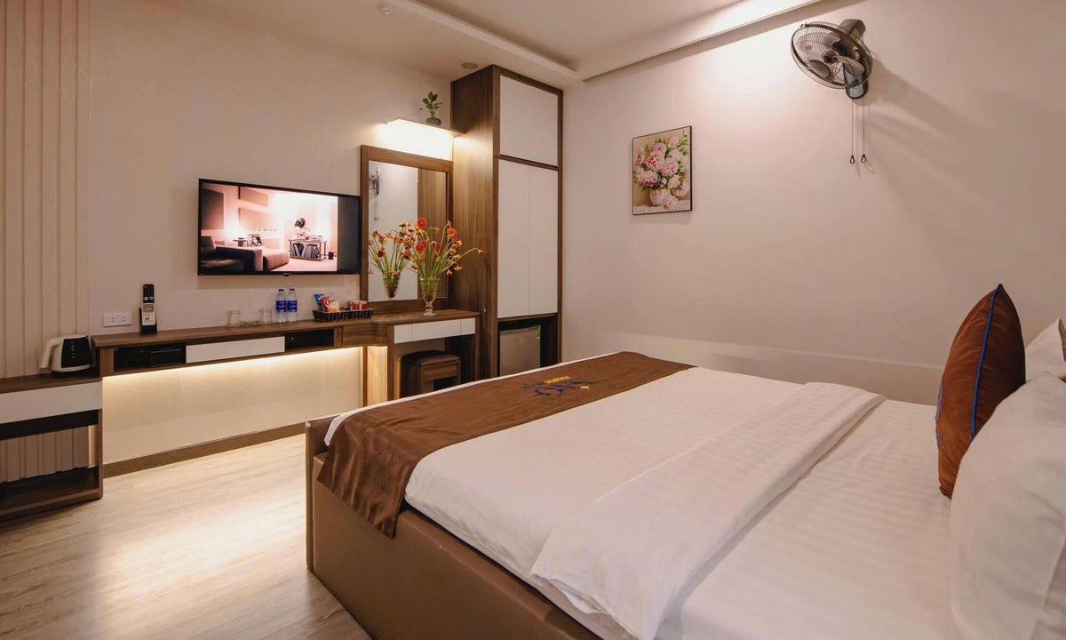 Long Bien Hotel | Khach San Sao