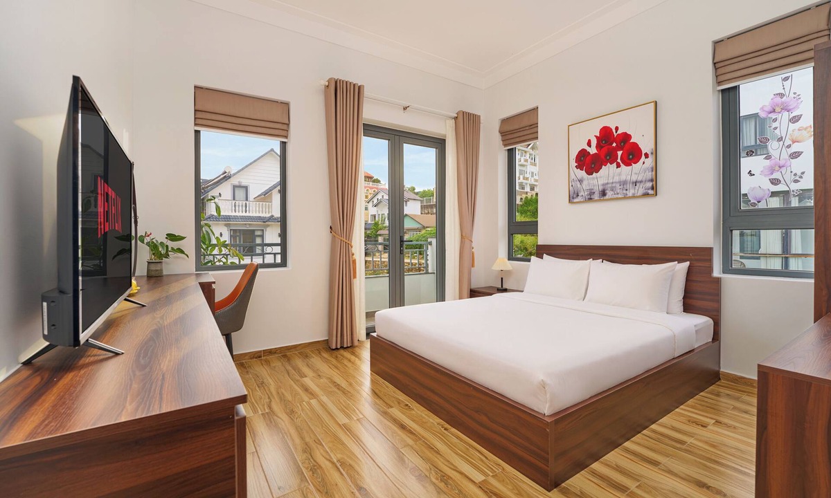 Phuong Villa | KP VILLA - 6 ROOMS - 8 BEDS Peaceful, full of natural light