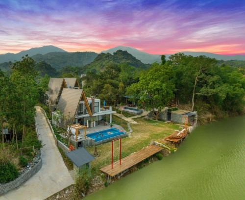 Ky Son Hotel | LaLa Villas