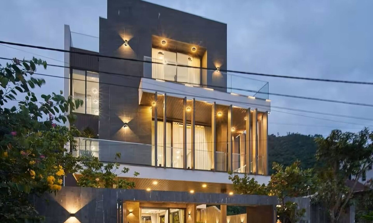 Tho Quang Beach Villa | Large luxury villa, 5 bedrooms, huge pool, steps to beach, mountain views