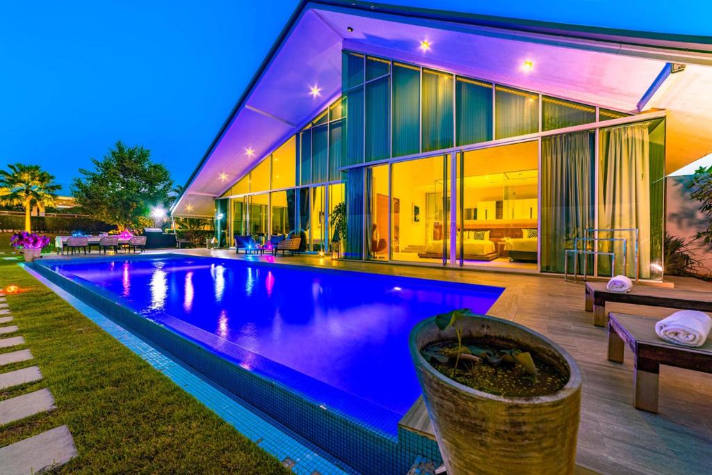 Hua Hin Villa | Large Private Pool Villa with 7 Bedrooms 7B