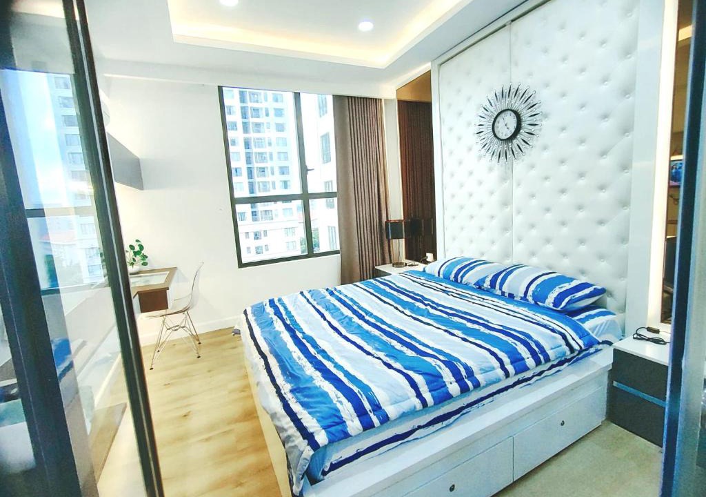 Bach Dang Riverside Apartment | Linda Apartment-ICON56-District4-3mins to center dtrc1- INFINITY POOL- AWESOME ROOFTOP