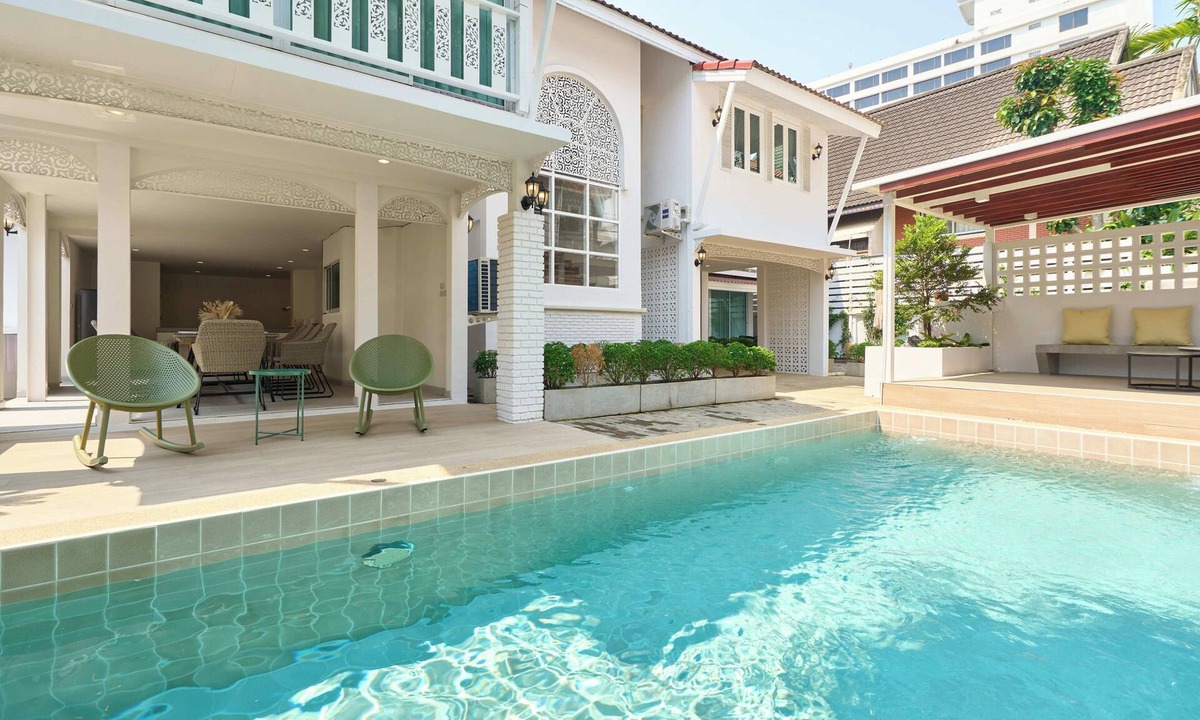 Chang Khlan Villa | Luxurious 5-bedroom Pool Villa in the Heart of Chiang Mai near Night Bazaar
