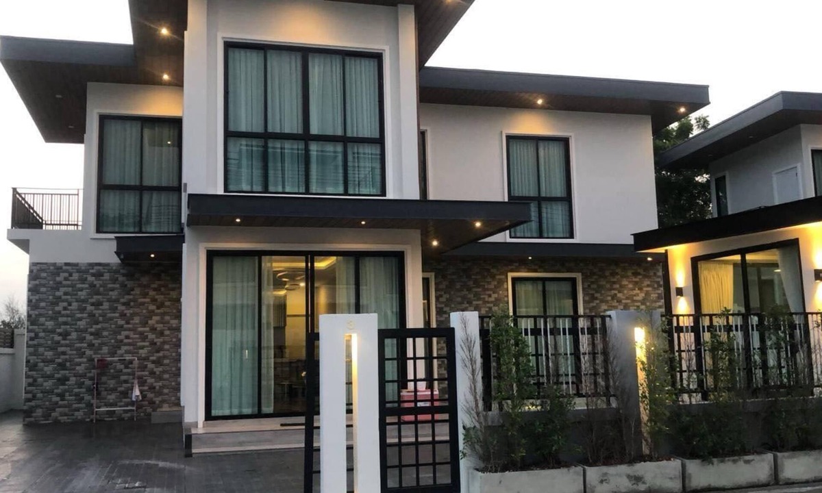 Huai Yai Villa | luxury 5-bedroom private pool villa-modern ,spacious holiday stay for group.