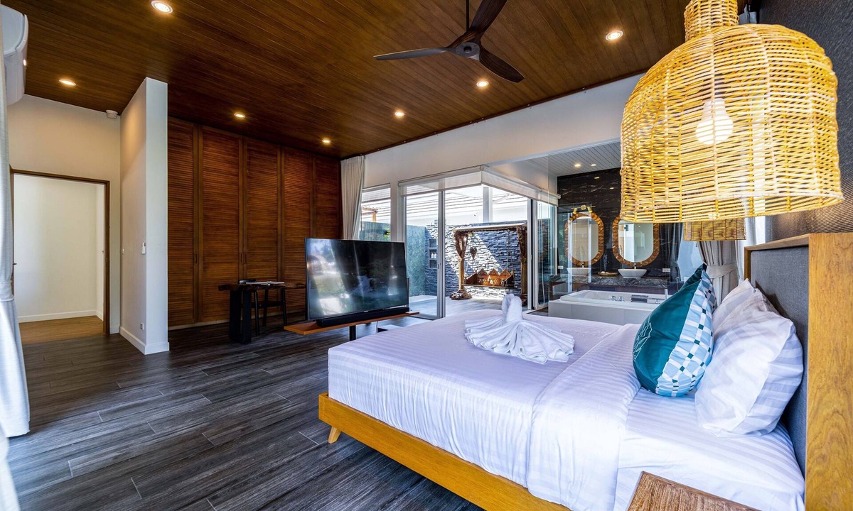 Hua Hin Villa | Luxury 7 Bedroom Pool Villa - WL67