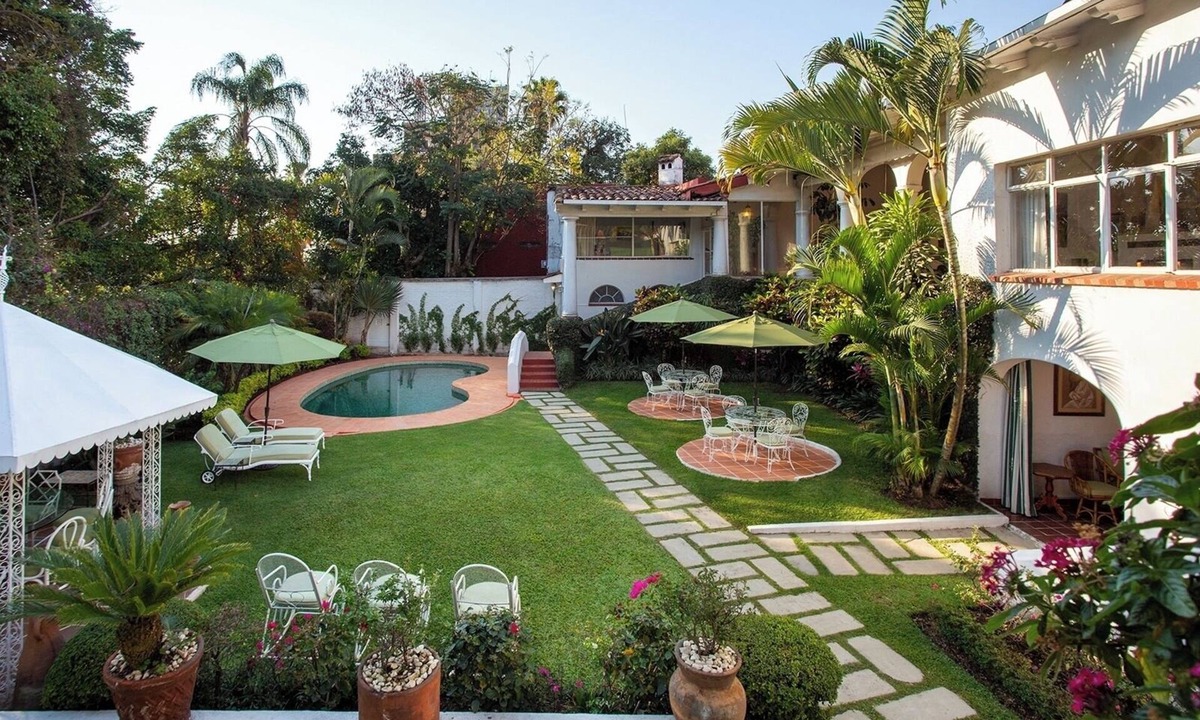 Carolina House | Luxury Mexican Hacienda with Staff, Pool · Walk to Las Mañanitas