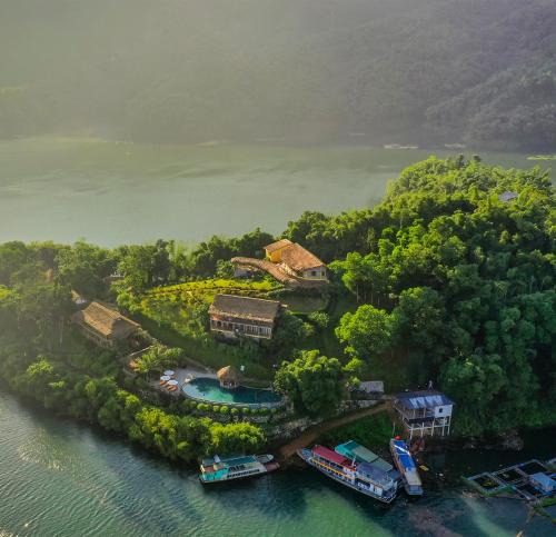Mai Chau Resort | Mai Chau Hideaway Lake Resort