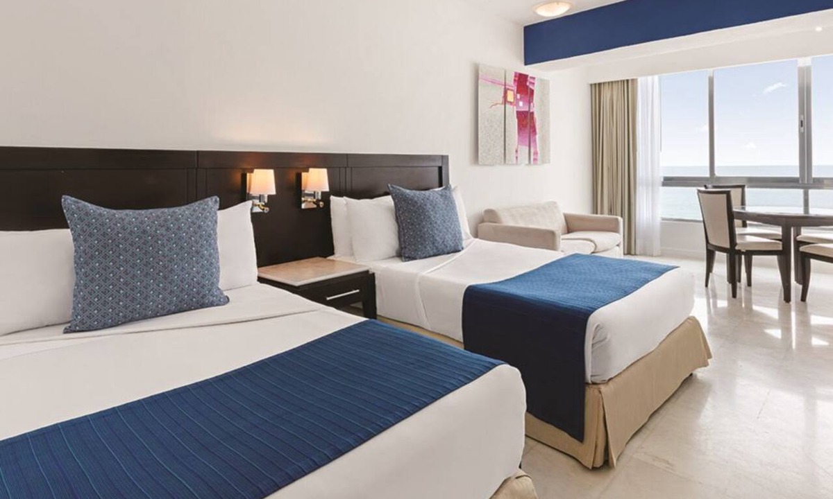 Marina Mazatlan Hotel | Mazatlan Cozy Junior Suite with Pool & Garden for Family Getaway