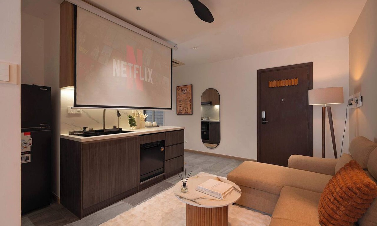 Bach Dang Riverside Apartment | Maze 3BR + 2BA + Sofa Bed | Central | NearBenThanh