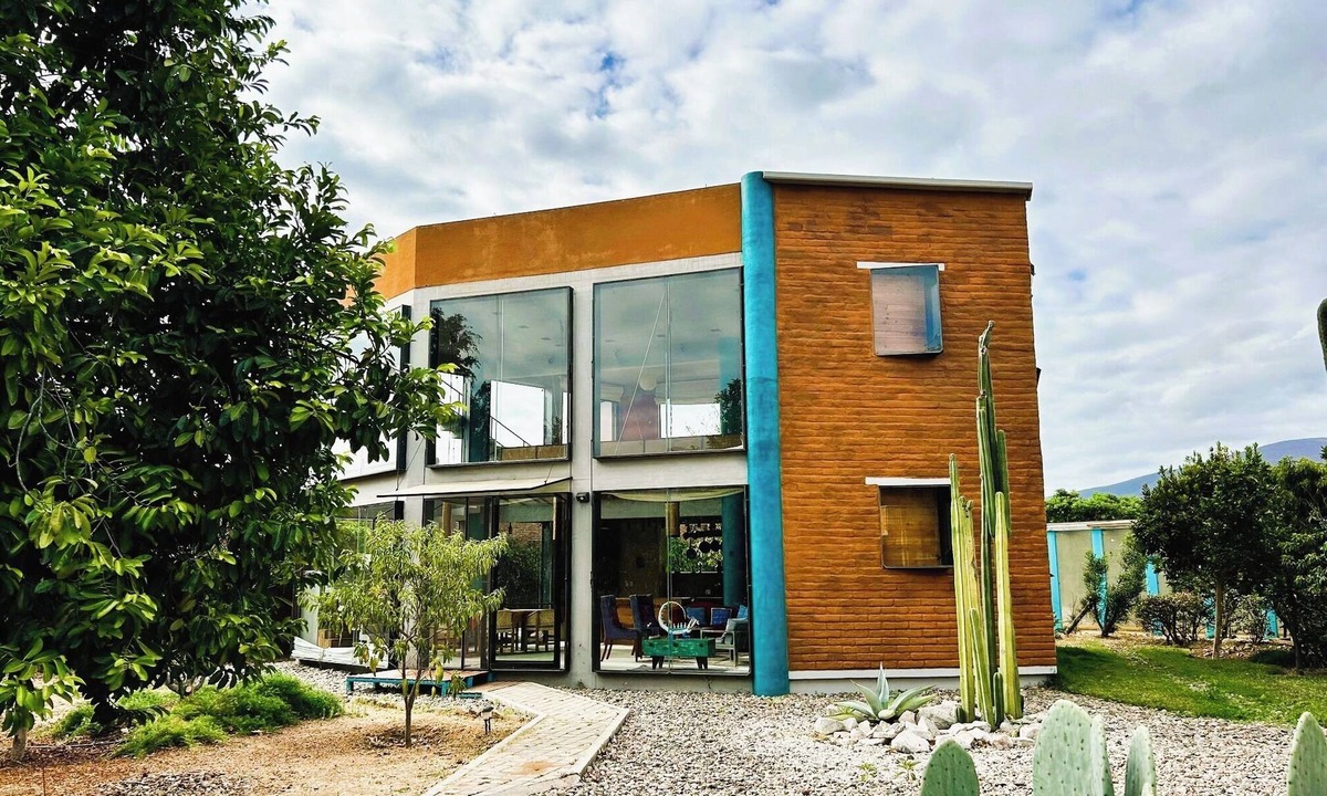 Tlalixtac de Cabrera House | Minimalist Architectural Jewel Near Oaxaca City with Pool & Plush Gardens