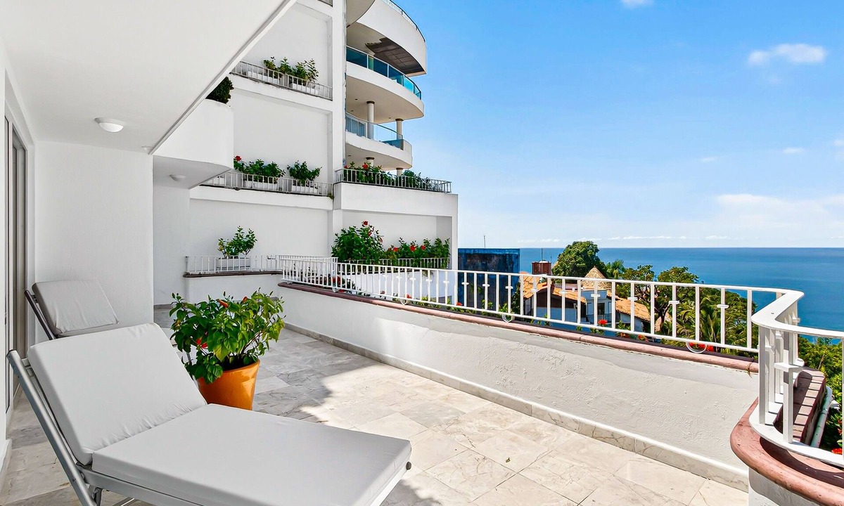 Conchas Chinas Apartment | Modern coastal villa with ocean views, pool, WiFi & full kitchen
