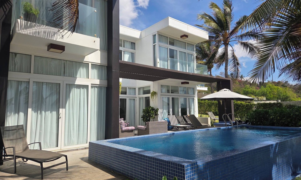 Phu Hai Beach Villa | Modern Luxury 3-bedroom Villa on the beach in Mui Ne includes Breakfast
