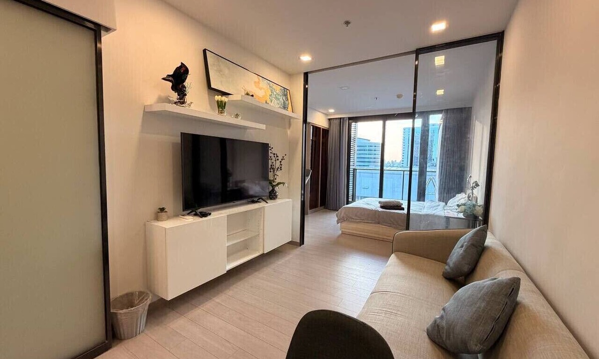 Rama 9 Apartment | Near Fortune Town w/Pool, Spa, Gym & Walk to MRT