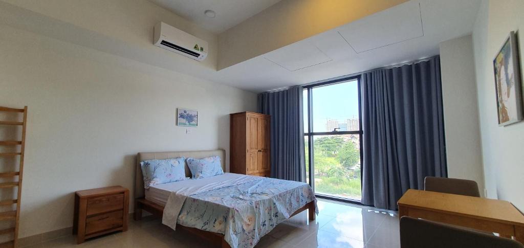 Thu Thiem Apartment | NEW COZY STUDIO, Free POOL and GYM @ The Sun Avenue, D2