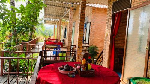Quan Tom House | Nhà Nghỉ Vượn Hót