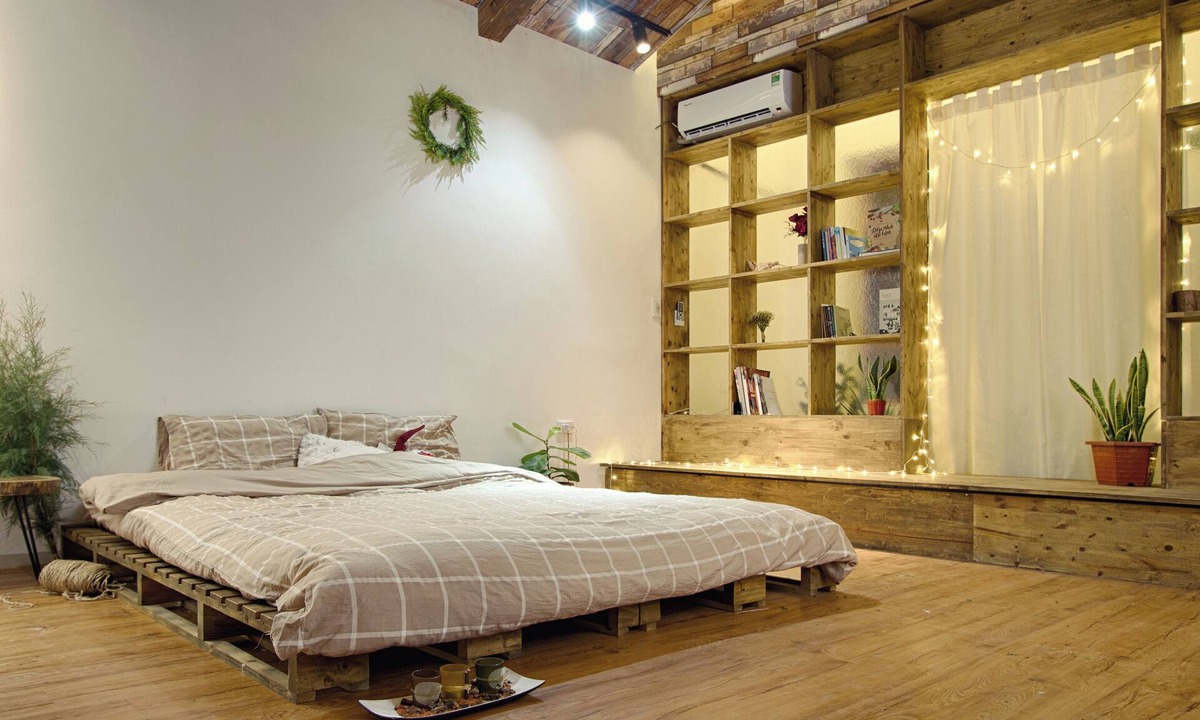 Hai Ba Trung Apartment | Nhem - Street view rustic WOODEN HOME at the heart of Hanoi