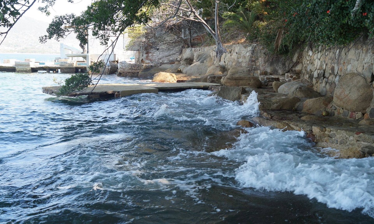 Caleta House | Ocean front house in traditional Acapulco, amazing view in a quiet place.