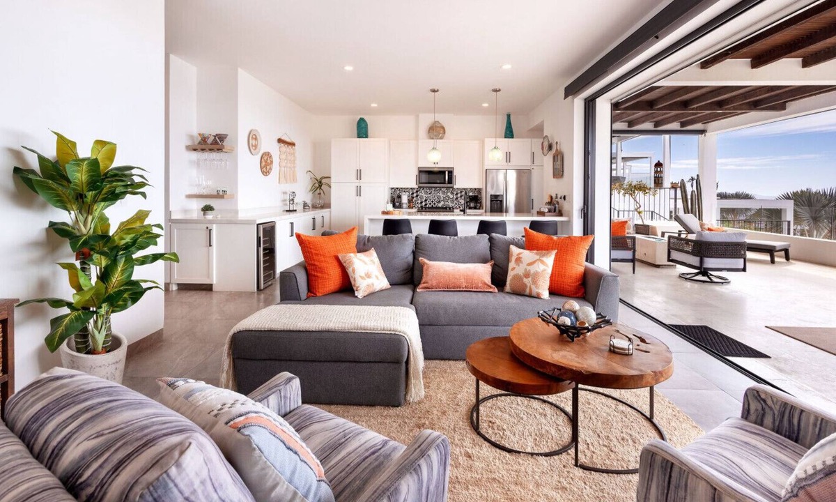 Cerritos Condo | Oceanfront at Cerritos Beach Infinity Pool+Spa
