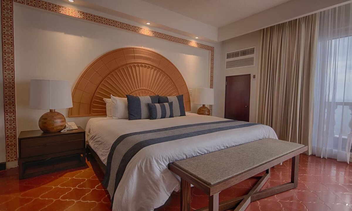 South Shore Hotel Area Hotel | Oceanfront Resort w/Scenic Pools & Easy Beach Access, All-Inclusive Stay!