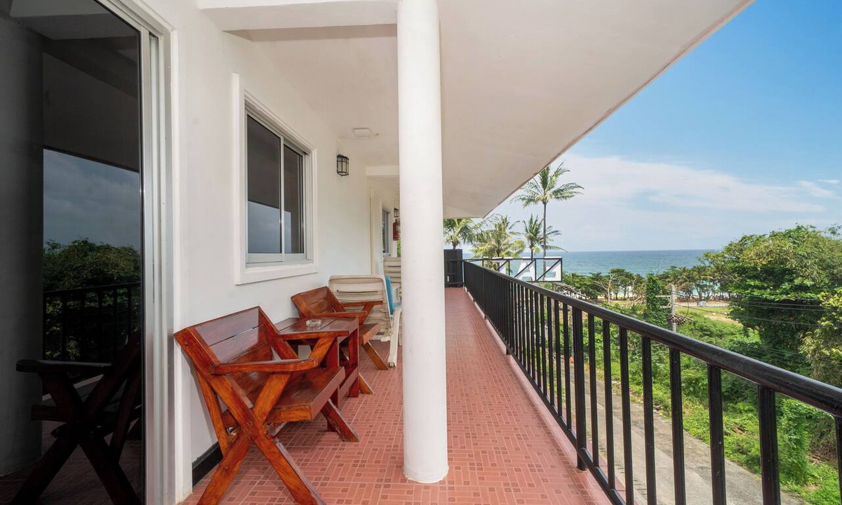 Karon Hotel | Oceanview Bungalows by EAT, Karon Beach