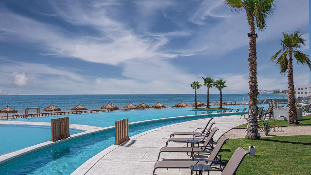 Ferrocarrilera House | One 1507A : Oceanfront Haven of Refined Luxury
