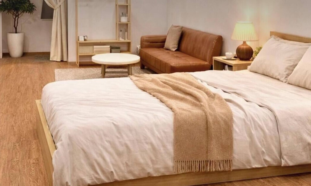 Ben Thanh House | Peanuts Home Le Lai - Central, Chic Local Stay, Steps to Ben Thanh & Bui Vien