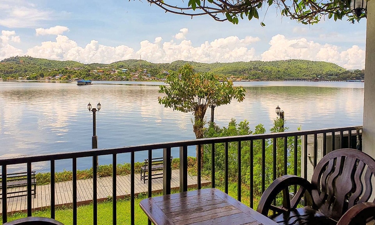 Sangkhla Buri Hotel | Phornpailin Riverside Resort