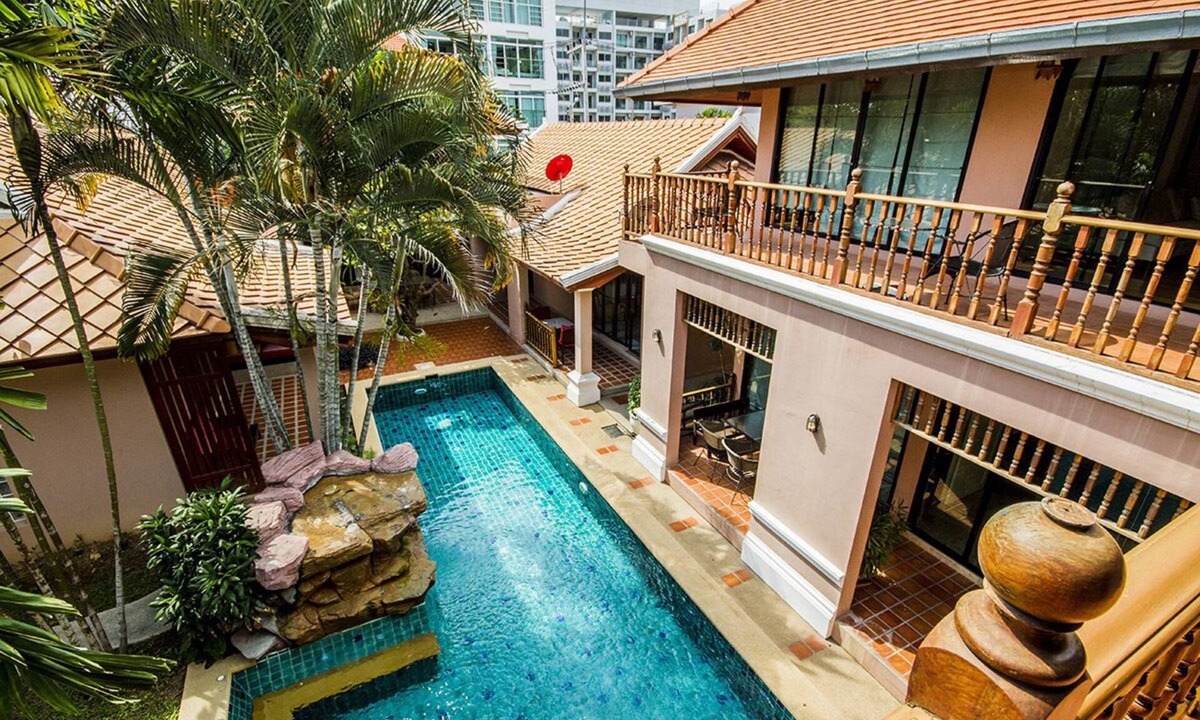 Jomtien Villa | Pratamnak villa near walking street