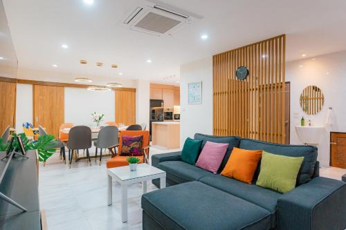 Wattana Villa | PRIME SUKHUMVIT MODERN HOME, Phrom Phong BTS, Em District, Up to 14 guests