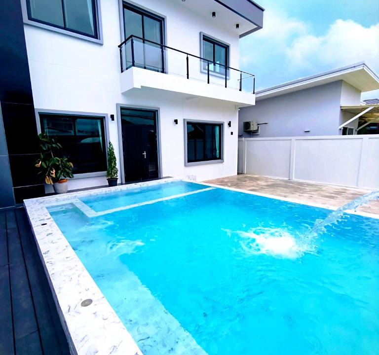 Dok Mai Villa | Private Pool Villa near BKK airport Mega bangna 2 nights