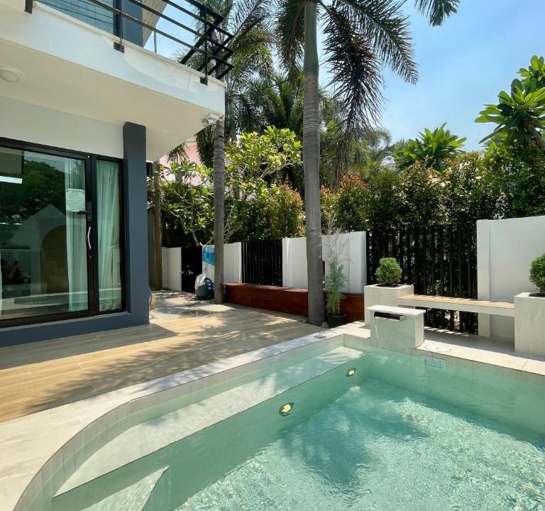 Kamphaeng Phet Apartment | Private pool villa