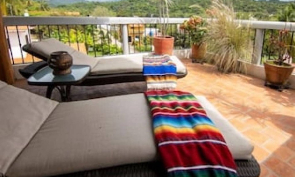 San Francisco Villa | Private, tranquil 2 b. Home just 3 blocks from main st. w/AMAZING roof palapa