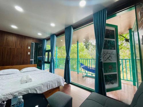 Quan Tom Hotel | Quang Minh River View Hotel