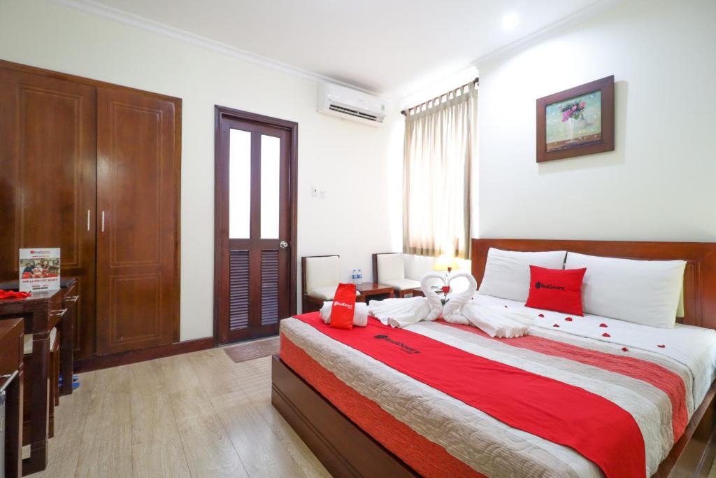 Phu Nhuan Hotel | RedDoorz Hoang Ha Hotel