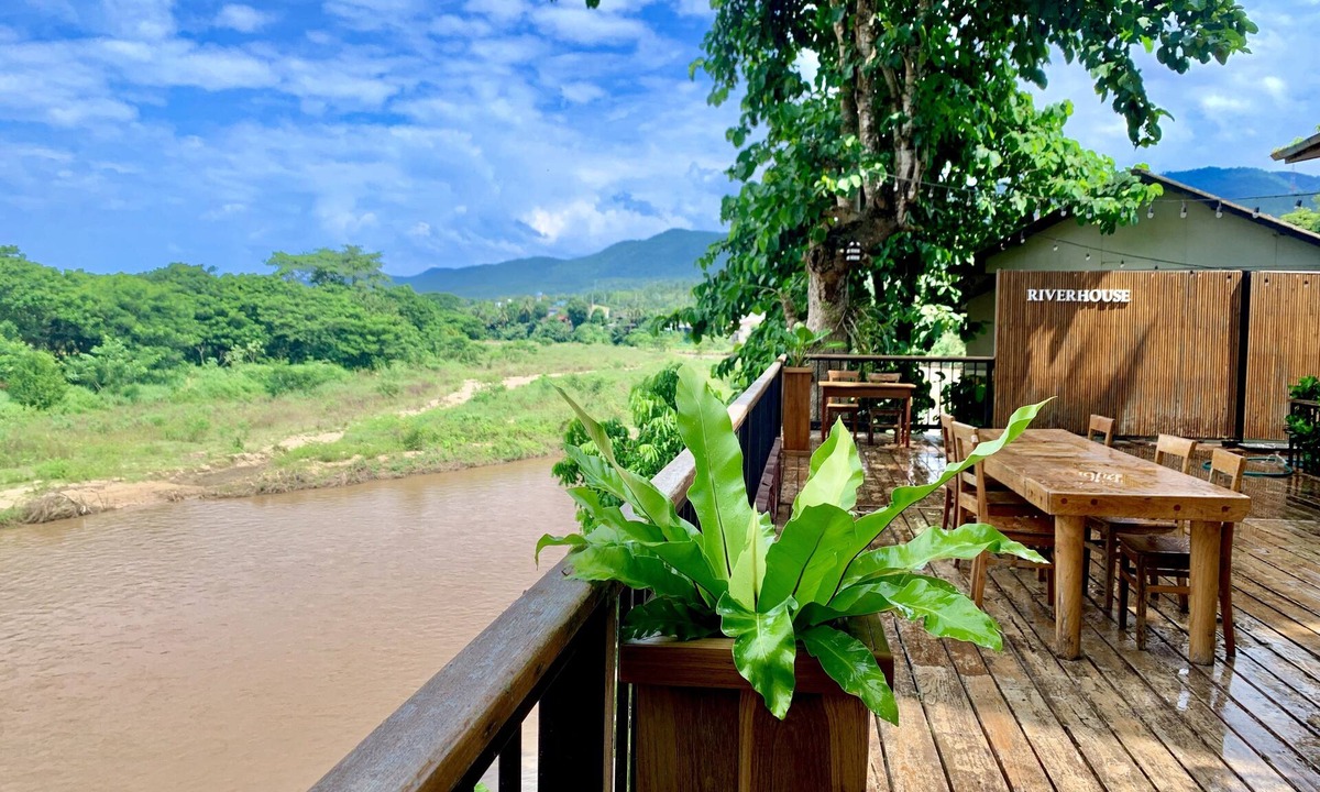 Mae Sariang Hotel | Riverhouse Hotel - The Teak House
