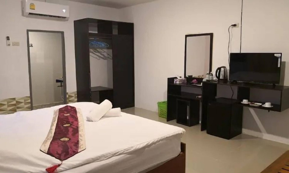 Warin Chamrap Apartment | Ruen Bua resident