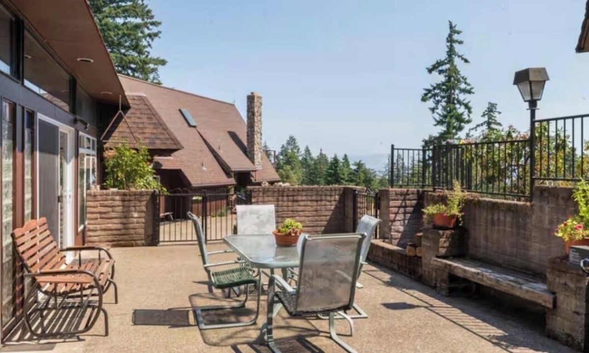 Eugene House | Serene 3-bedroom country house in charming Eugene awaits you