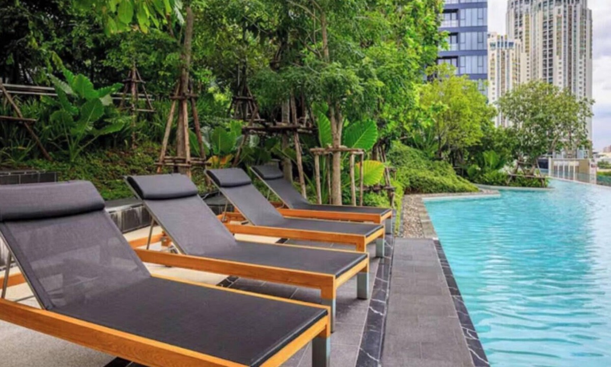 Rama 9 Apartment | Spacious 2 Bed w/Pool, Sauna & Gym, 300m from MRT