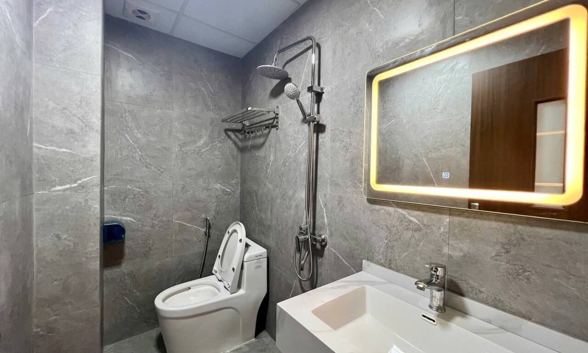 Quang An House | Spacious 7-bedroom house in marvelous Hà Nội with AC