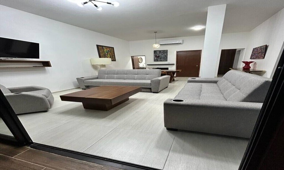 Zona Minerva Apartment | Spacious apartment for 8 in Zona Americana, All Nearby.