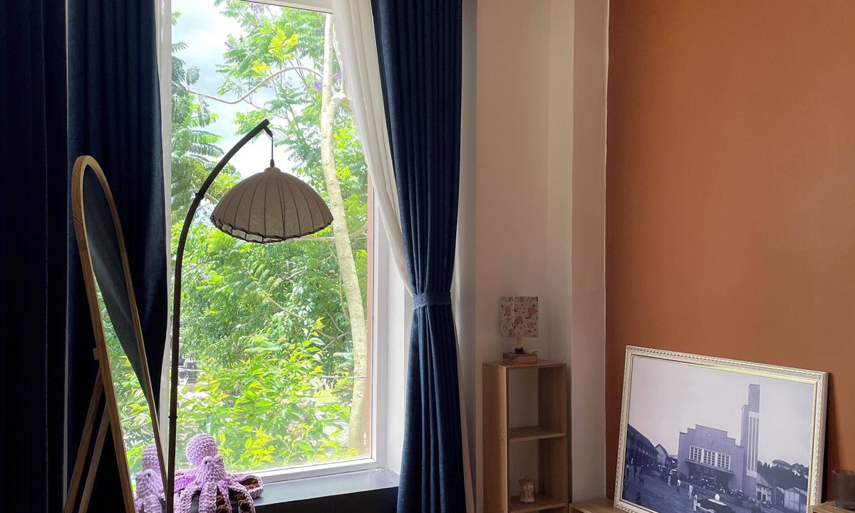 Phuong 10 Hotel | Spacious Balcony Room with Lake View – City Square