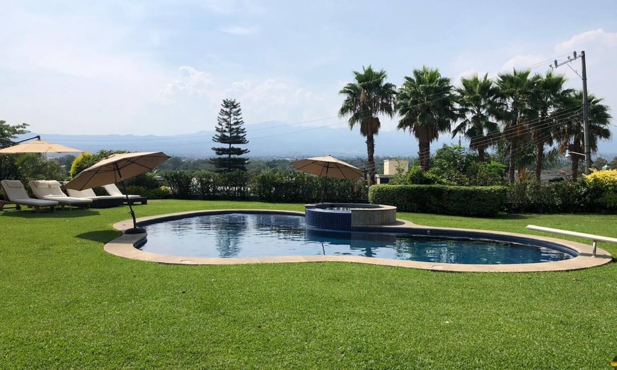 Cuernavaca House | Spacious beautiful house on an area of ​more than 1000m2 inside a cluster.