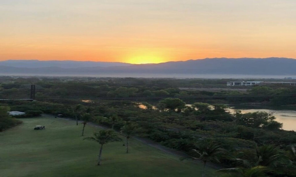 Isla Iguana Resort | Spring Break! Grand Luxxe One Bedroom Suite, Golfing, Pools and More!