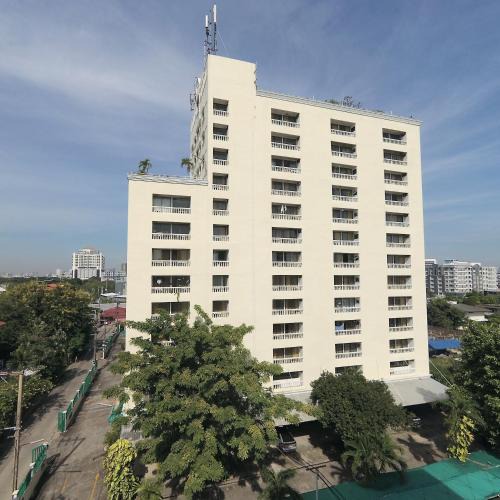 Hua Mak Apartment | Sri Close