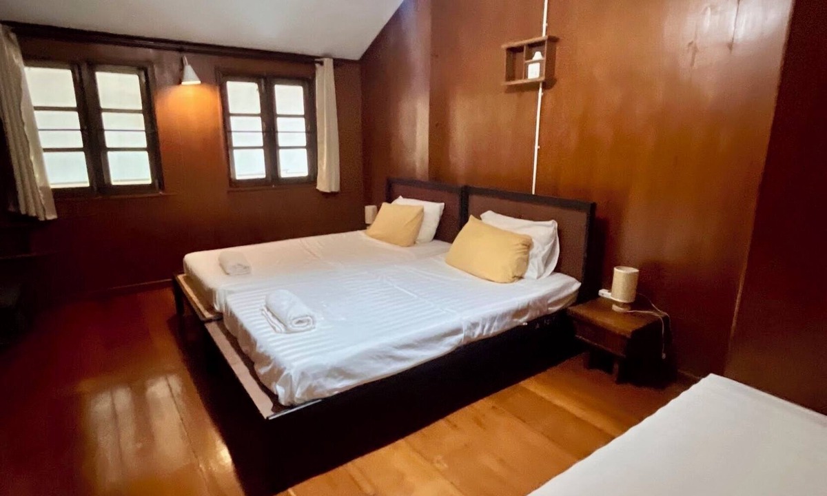 Chang Phueak House | Stay in Style: Cozy AC Room, Tropical Garden & Prime Location.
