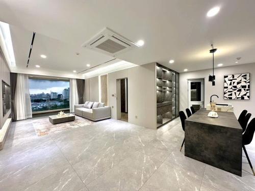 Phu My Hung Apartment | Stylish 3-bedroom River View Apartment