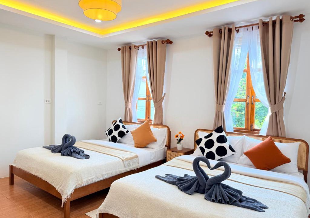 Hat Yai House | Summerset Hatyai, Colorful 4BR Villa for 18 Pax, Near Street Food