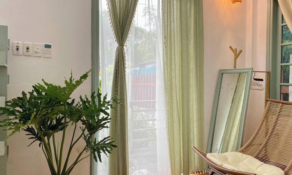 Hue House | Sunny Balcony, Bathtub, Projector, Chill Chair