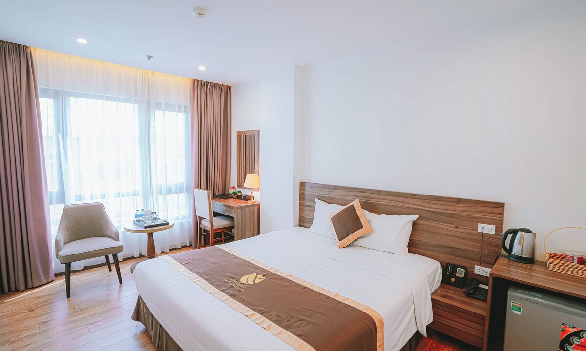 My Đinh Hotel | Sunrise Window Deluxe Room with My Dinh Stadium View – A89 Rosarian Hotel